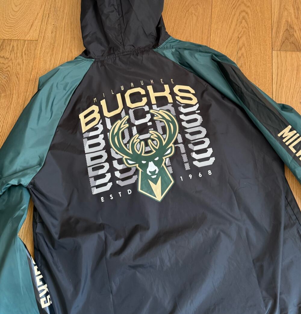 Milwaukee Bucks NBA Quarter Zip Windbreaker Mens Large Hooded Pullover NWOT